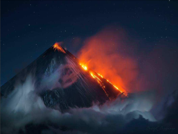 【火山造地球】深度探秘勘察加13天之旅·深入冰火秘境~冰川冰洞奇觀+火山徒步+直升機體驗+觀棕熊捕魚+飛釣三文魚+天然野溫泉+河谷漂流·深度探索狂野勘察加
